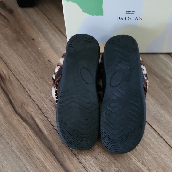 Earth Origins Womens Brown Suede Fleece Lined Cheetah Bootie Slippers Size 7 NEW - Picture 4 of 6